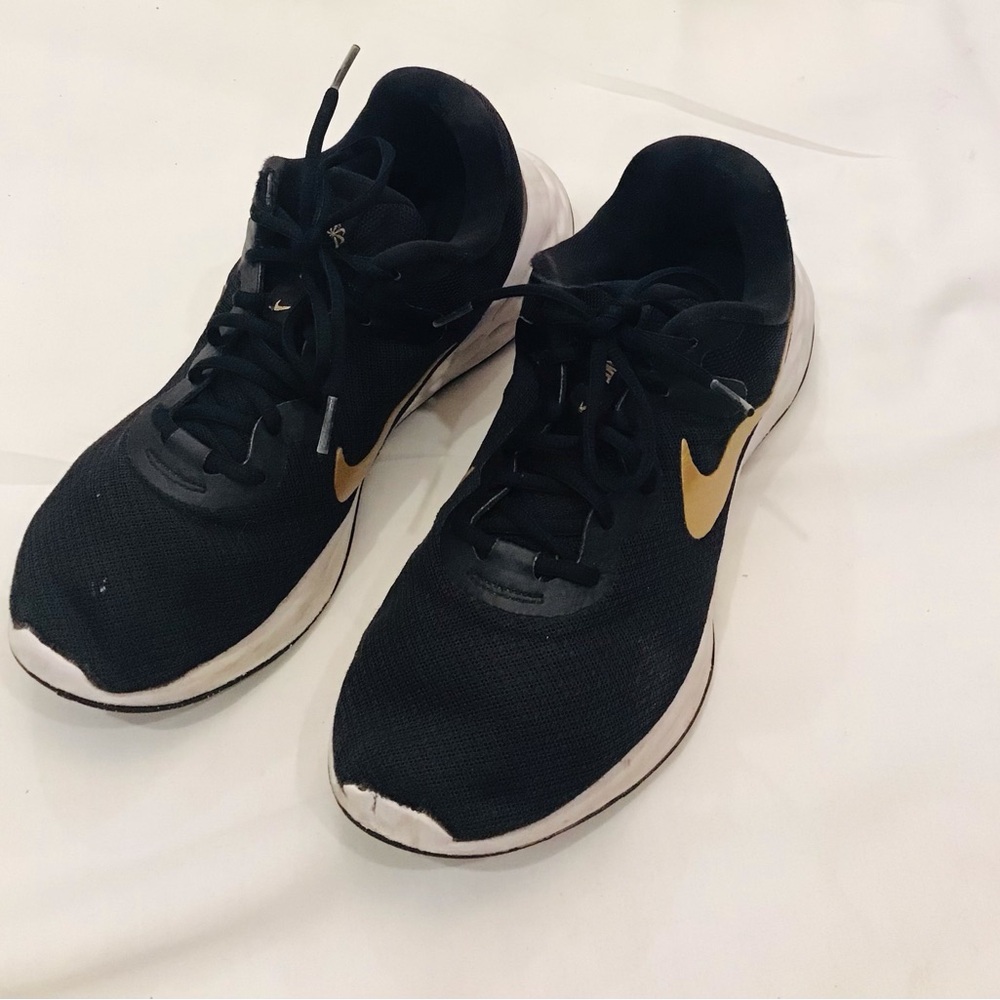 Nike Women’s Black and Gold Athletic Running Sneakers